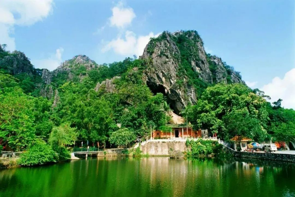 崆峒巖風景區(qū)